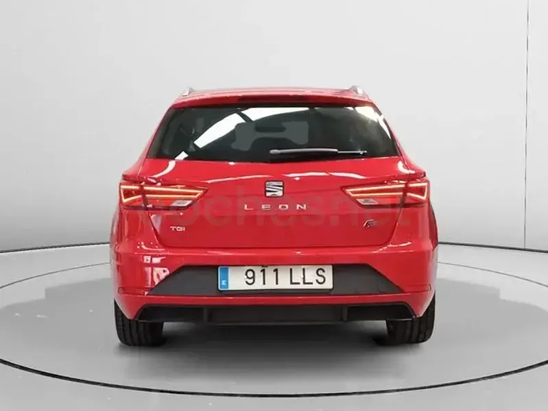 Usado Seat Leon FR 130 CV (95 kW) 2020 Rojo Familiar