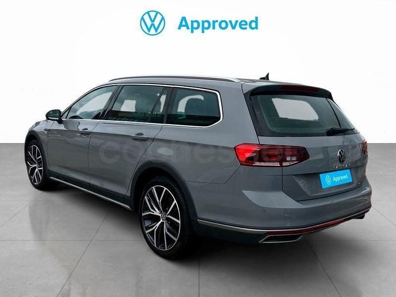 Usado VW Passat Alltrack 200 CV (147 kW) 2023 Gris / plata Familiar