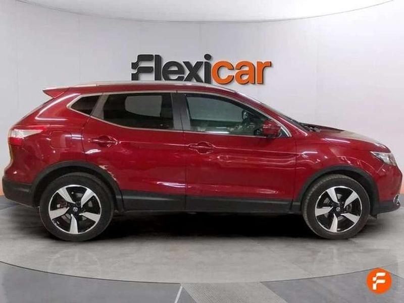 Usado Nissan Qashqai N-Connecta 110 CV (80 kW) 2017 Rojo SUV