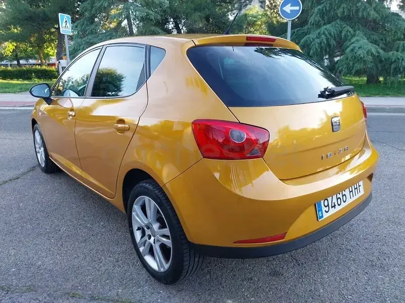 Usado Seat Ibiza Copa 90 CV (66 kW) 2011 Beige Berlina