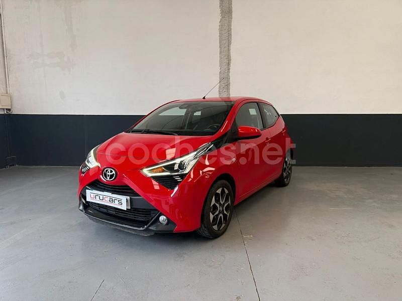Usado Toyota Aygo X-cite 72 CV (52 kW) 2020 Rojo Utilitario