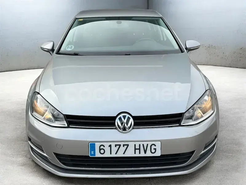 Usado VW Golf VII Advance 105 CV (77 kW) 2014 Gris / plata Berlina