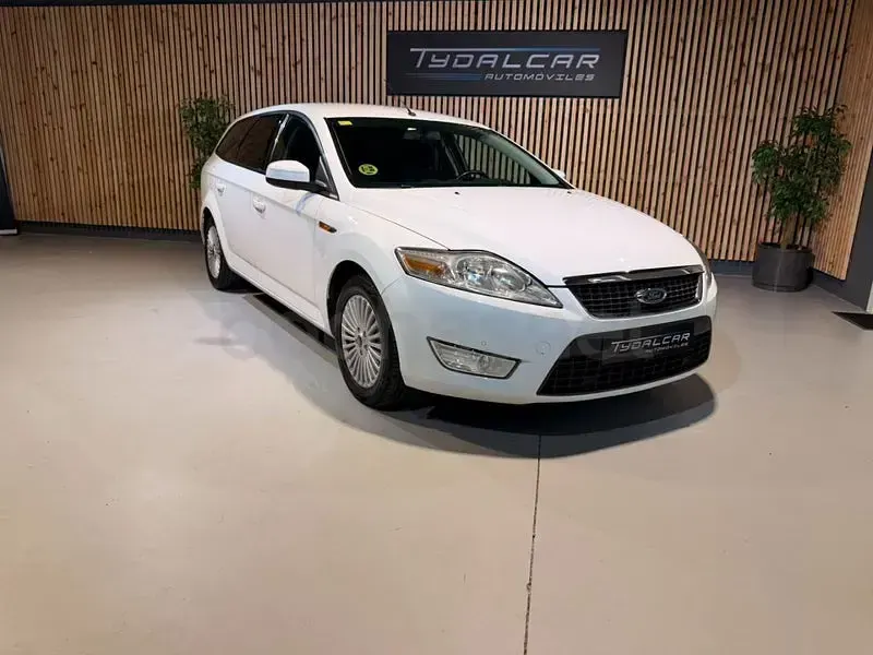Usado Ford Mondeo Trend 125 CV (91 kW) 2009 Blanco Familiar