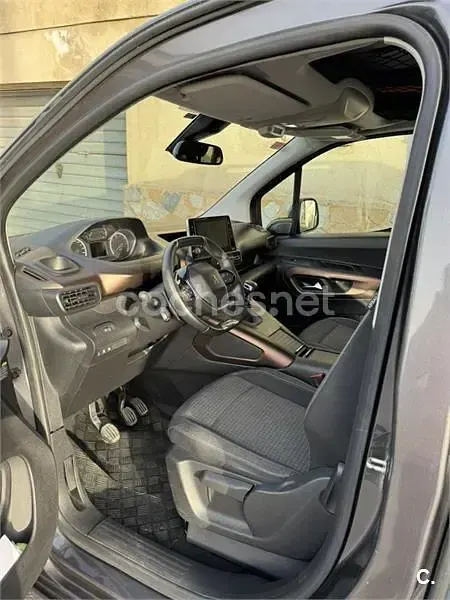 Usado Peugeot Rifter GT-line 110 CV (80 kW) 2018 Gris / plata Monovolumen