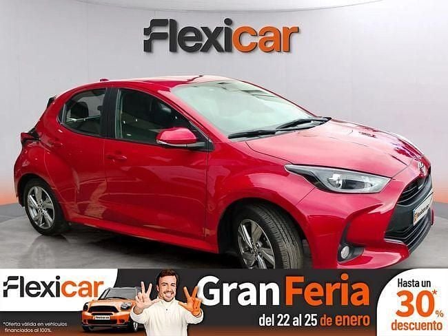 Rojo Usado 2024 Toyota Yaris Hybrid Active | 20.490 € (Buen precio) - Imagen 1/4
