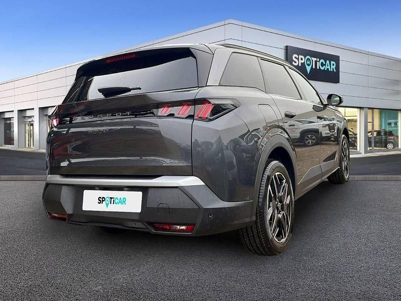 Usado Peugeot 5008 Allure 136 CV (100 kW) 2025 Gris SUV