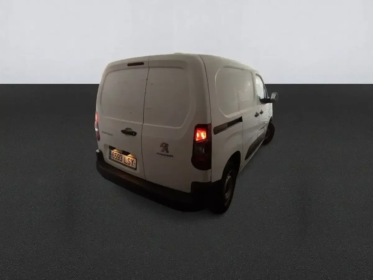 Usado Peugeot Partner Premium 98 CV (72 kW) 2021 Blanco Monovolumen