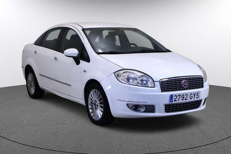 Usado Fiat Linea Emotion 105 CV (77 kW) 2010 Blanco Berlina
