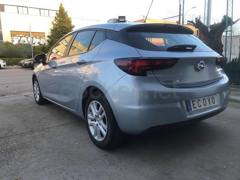 Usado Opel Astra Selective 105 HP (77 kW) 2016 Azul Sedan