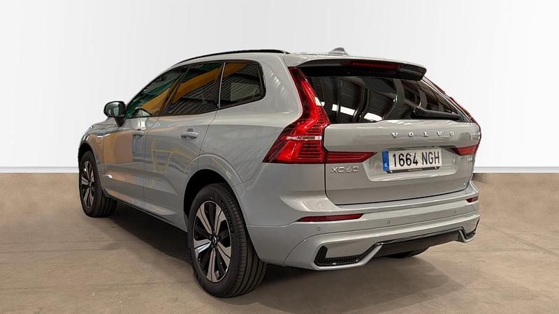 Usado Volvo XC60 Plus 350 CV (257 kW) 2025 Gris SUV