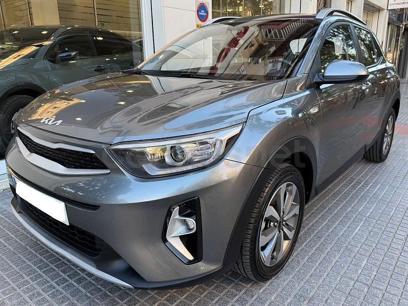 Usado Kia Stonic 84 CV (61 kW) 2024 Gris / plata SUV