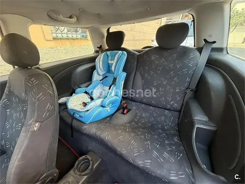 Usado Mini ONE 90 CV (66 kW) 2004 Rojo Utilitario
