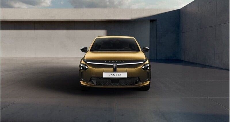 Usado Lancia Ypsilon 114 kW (156 CV) 2024 Oro Utilitario