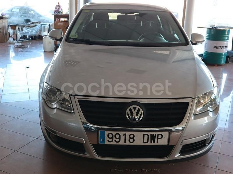 Usado VW Passat Advance 140 CV (102 kW) 2008 Gris / plata Berlina