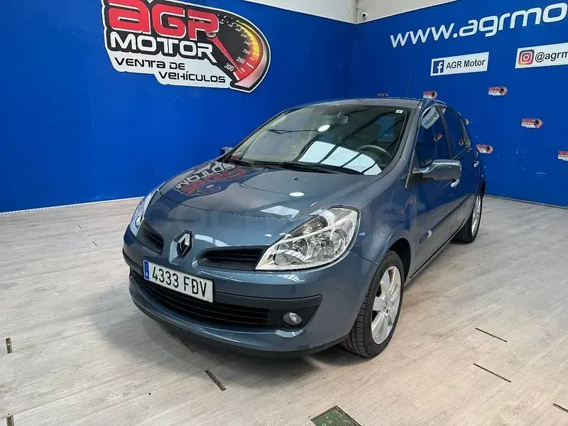 Usado Renault Clio II Privilege 110 CV (80 kW) 2006 Azul Berlina