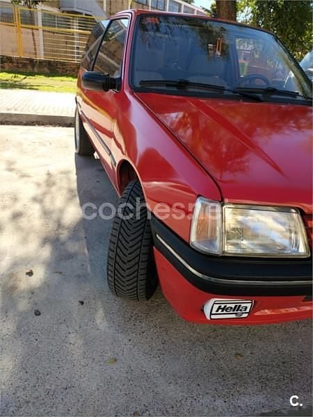 Usado Peugeot 205 80 CV (58 kW) 1990 Rojo Berlina