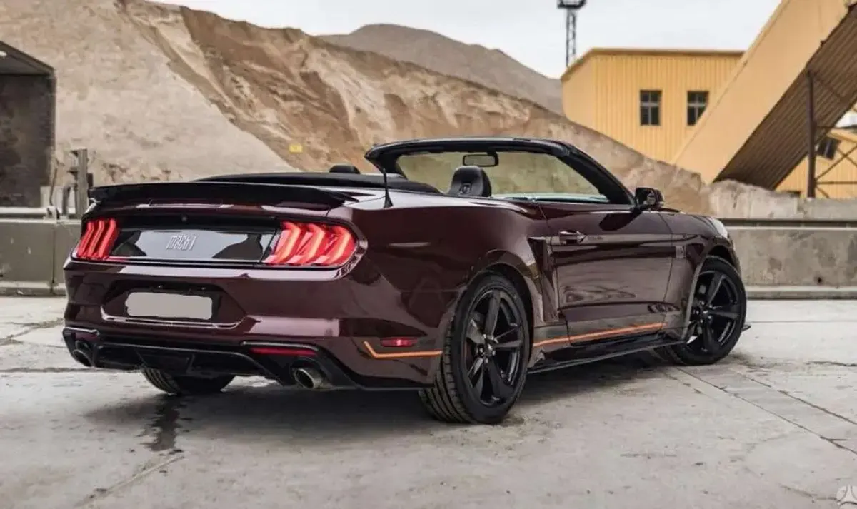 Usado Ford Mustang 290 CV (213 kW) 2018 Burdeos Descapotable