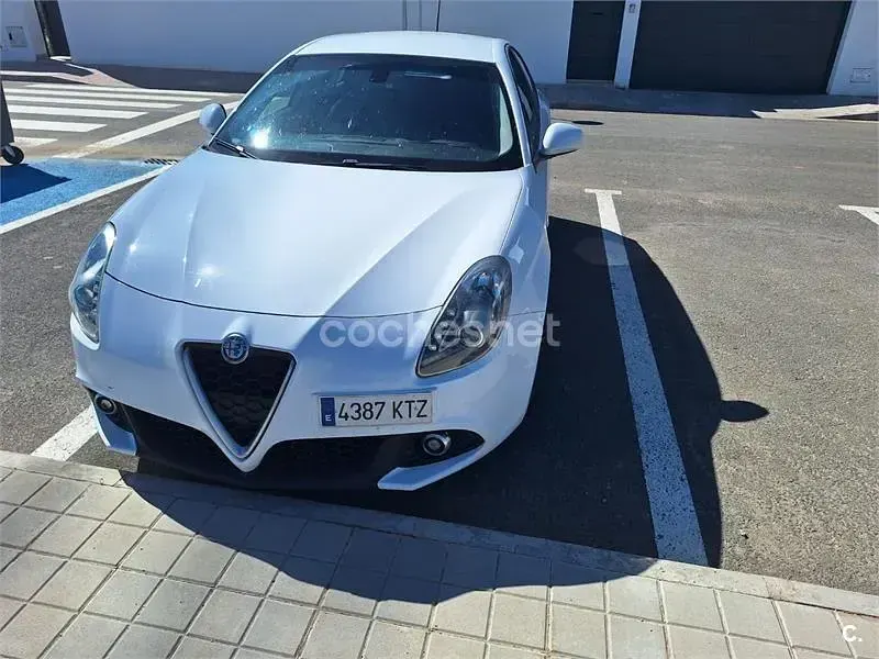 Usado Alfa Romeo Giulietta Super 120 CV (88 kW) 2019 Blanco Utilitario