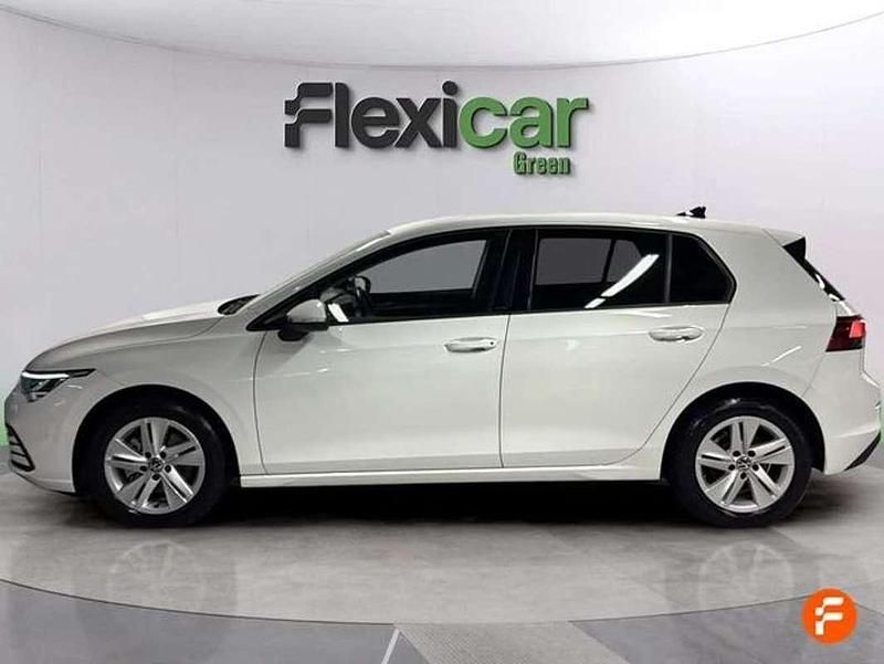 Usado VW Golf VIII Life 110 CV (80 kW) 2021 Blanco Familiar