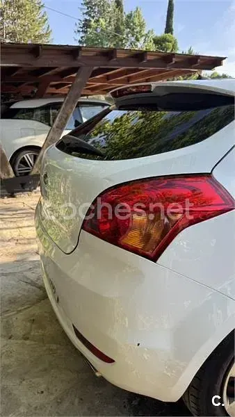 Usado Kia ProCeed Plus 105 CV (77 kW) 2011 Blanco Utilitario