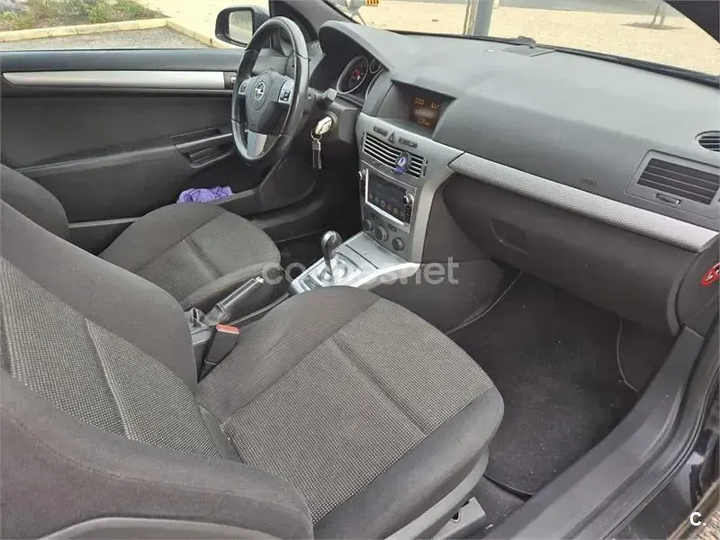 Usado Opel Astra GTC Sport 105 CV (77 kW) 2006 Negro Berlina