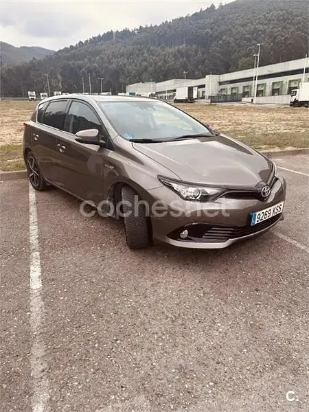 Usado Toyota Auris Hybrid Edition 136 CV (100 kW) 2019 Marrón Berlina