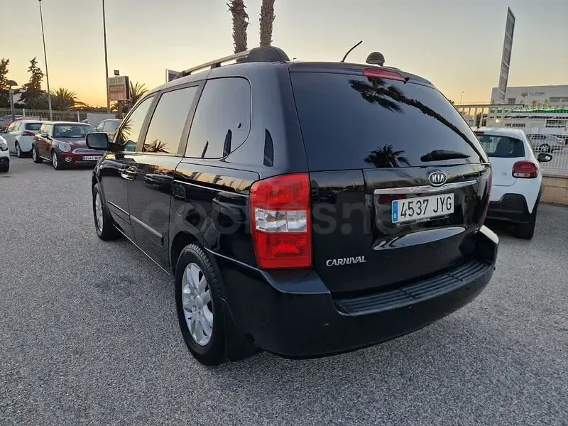 Usado Kia Carnival 185 CV (136 kW) 2009 Negro Monovolumen