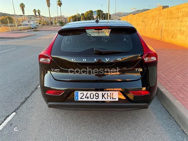 Usado Volvo V40 Momentum 122 CV (89 kW) 2018 Negro Berlina