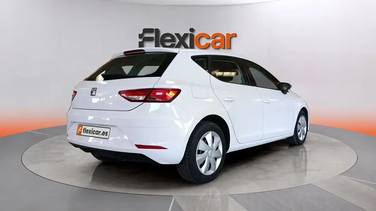 Usado Seat Leon Reference 90 CV (66 kW) 2019 Blanco Berlina