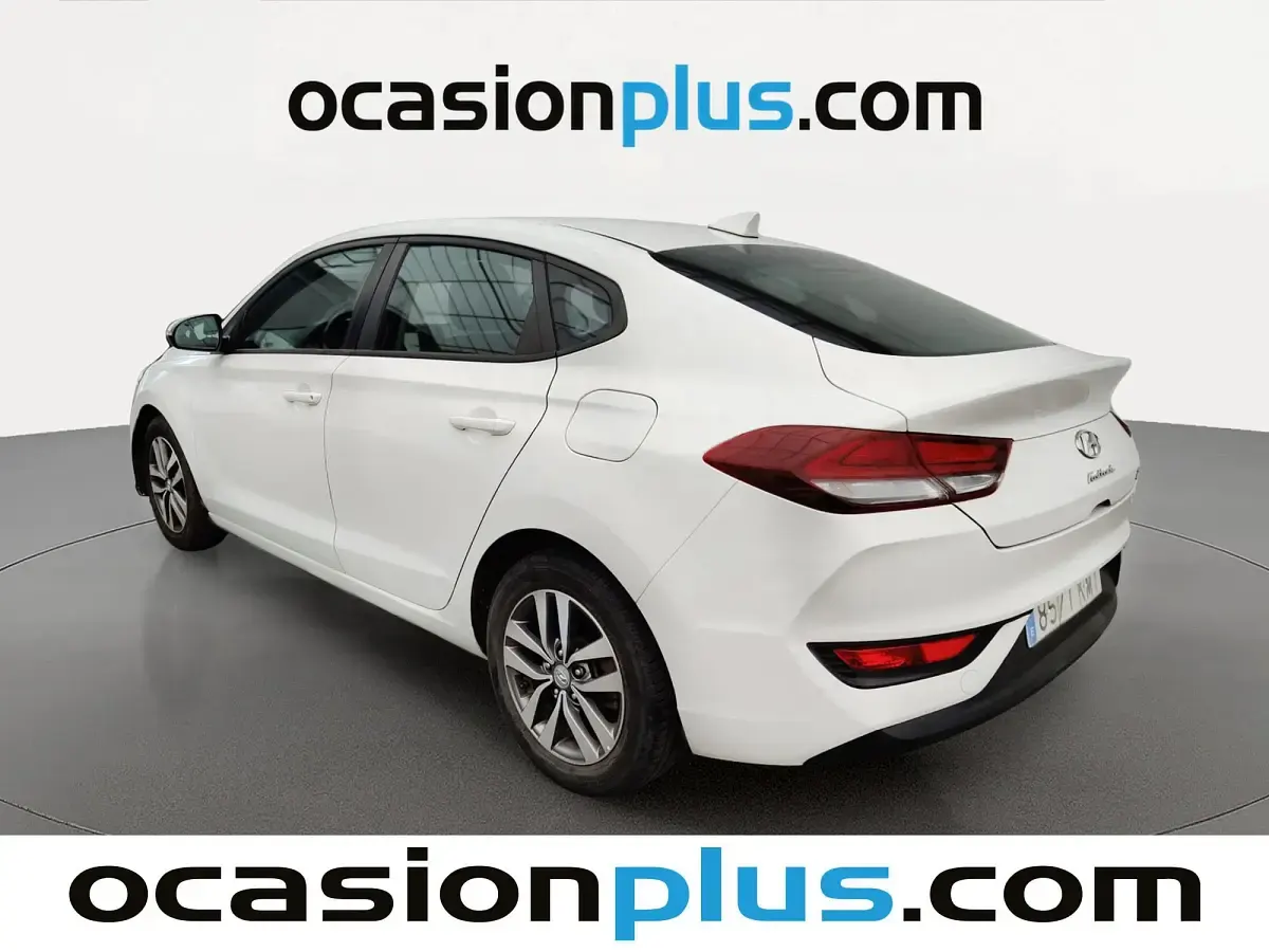 Usado Hyundai i30 120 CV (88 kW) 2018 Blanco Berlina