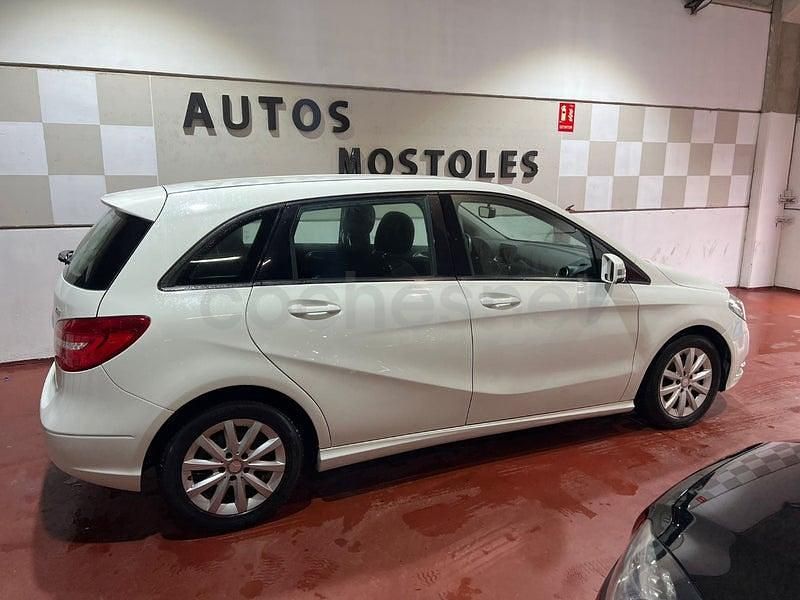 Usado Mercedes B180 109 CV (80 kW) 2013 Blanco Monovolumen