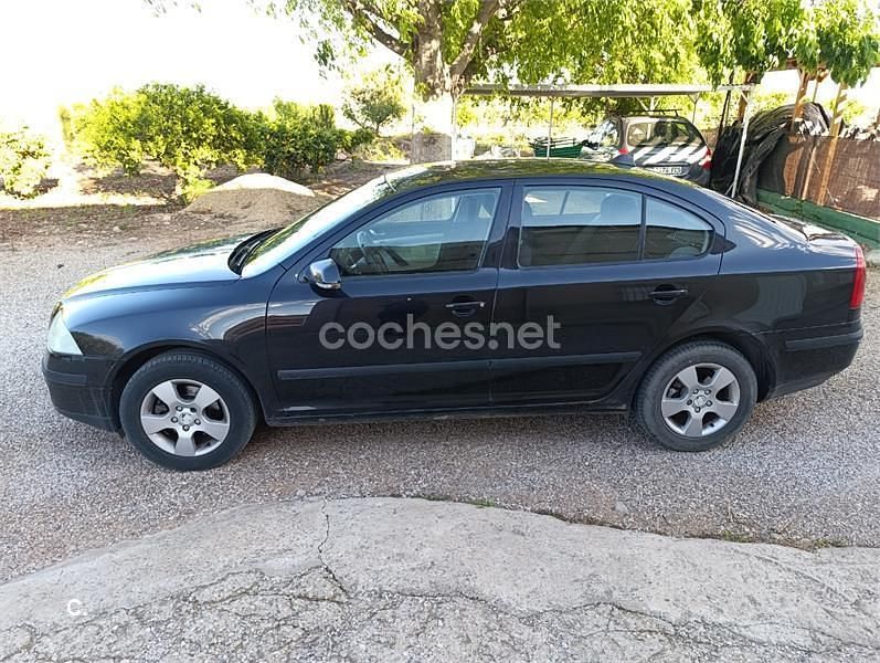 Usado Skoda Octavia Active 105 CV (77 kW) 2005 Negro Berlina
