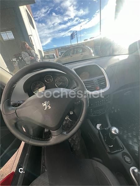 Usado Peugeot 206+ 70 CV (51 kW) 2010 Negro Utilitario