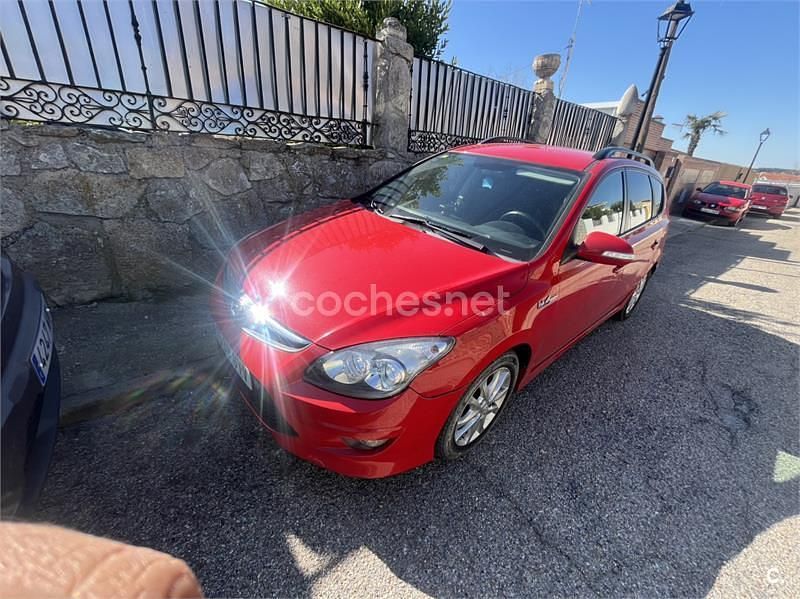 Usado Hyundai i30 GLS 128 HP (94 kW) 2010 Vermelho Carrinha