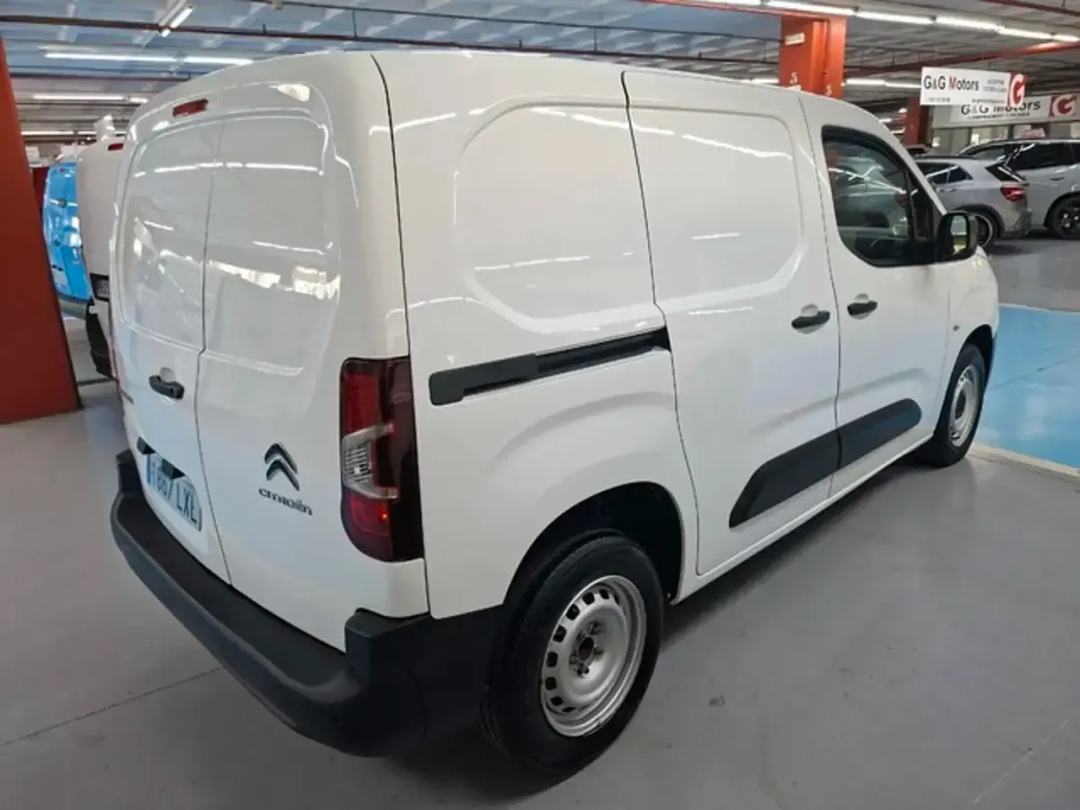 Usado Citroën Berlingo 102 CV (75 kW) 2022 Blanco Monovolumen