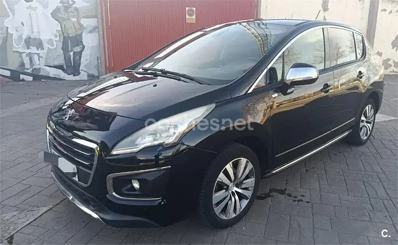 Usado Peugeot 3008 Access 120 CV (88 kW) 2015 Negro Familiar