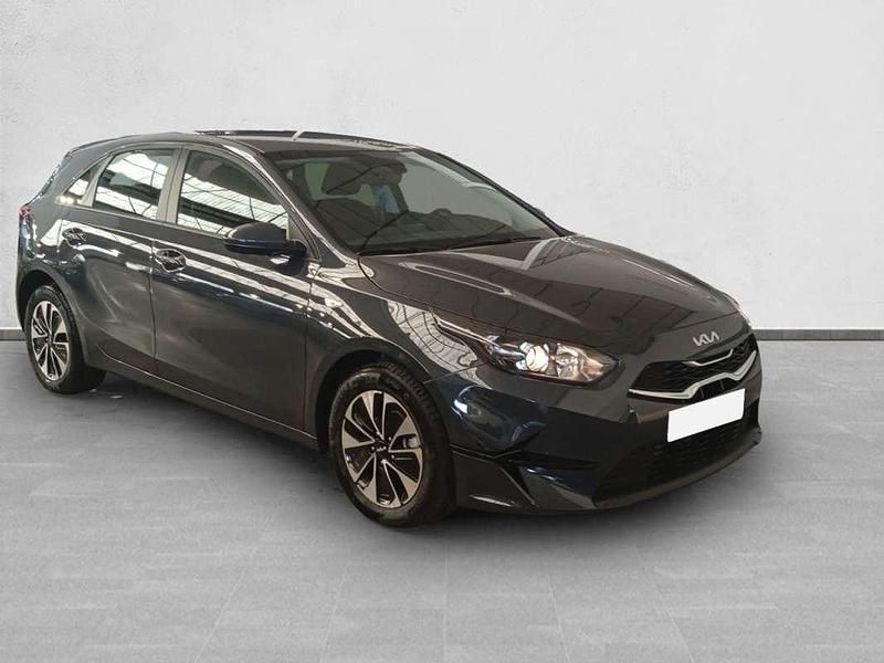 Uusi Kia Ceed 101 HP (74 kW) 2025 Harmaa Viistoperä