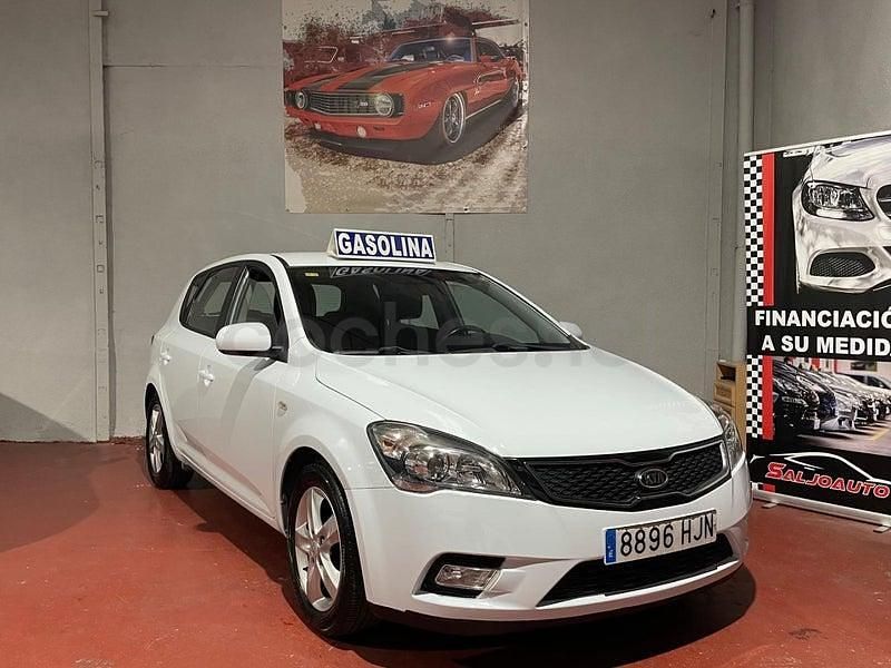 Usado Kia Ceed Plus 105 CV (77 kW) 2012 Blanco Utilitario