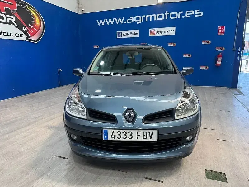 Usado Renault Clio II Privilege 110 CV (80 kW) 2006 Azul Berlina