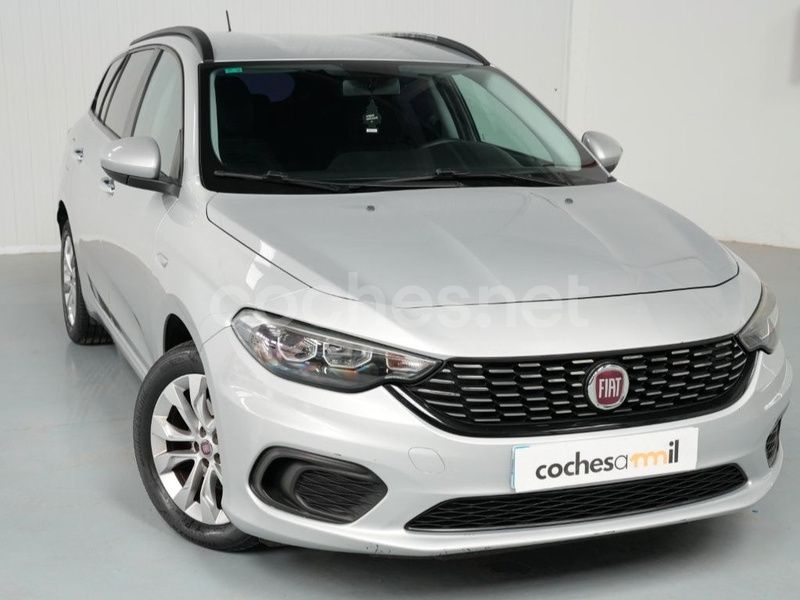 Usado Fiat Tipo Easy 120 CV (88 kW) 2017 Gris Familiar