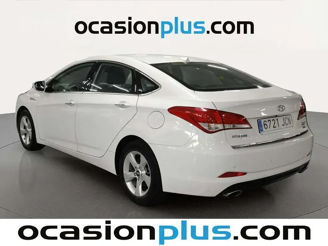 Usado Hyundai i40 136 CV (100 kW) 2015 Blanco Berlina