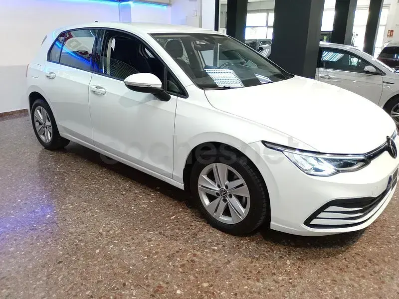 Usado VW Golf VIII Life 110 CV (80 kW) 2022 Blanco Berlina