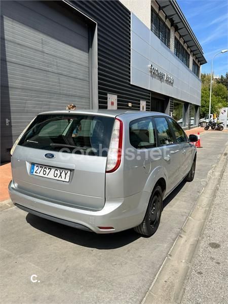 Usado Ford Focus Trend 90 CV (66 kW) 2010 Gris / plata Familiar