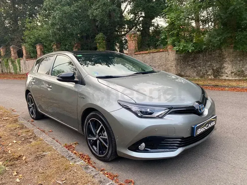 Usado Toyota Auris Hybrid 136 CV (100 kW) 2018 Beige Berlina
