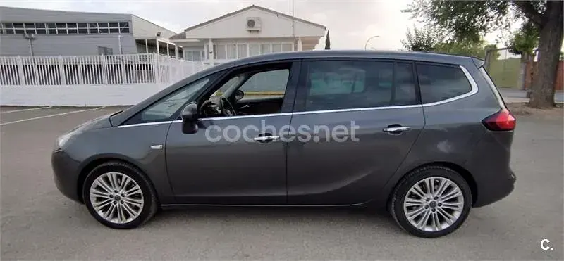 Usado Opel Zafira Tourer Excellence 165 CV (121 kW) 2013 Gris / plata Monovolumen