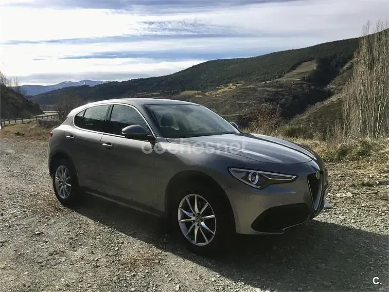Usado Alfa Romeo Stelvio 280 CV (205 kW) 2017 Gris / plata SUV