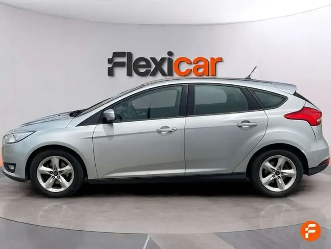 Usado Ford Focus Trend 125 CV (91 kW) 2018 Gris Utilitario
