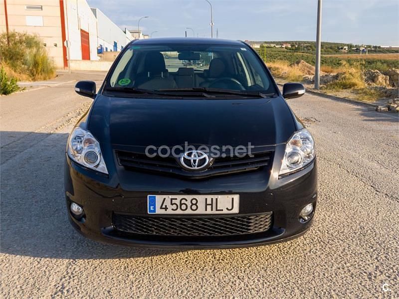 Usado Toyota Auris Active 132 CV (97 kW) 2012 Negro Berlina