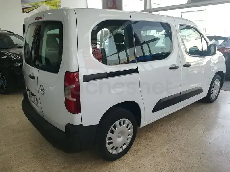 Usado Opel Combo Life Edition 102 CV (75 kW) 2022 Blanco Monovolumen