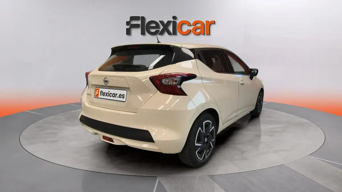 Usado Nissan Micra Acenta 92 CV (67 kW) 2022 Beige Utilitario
